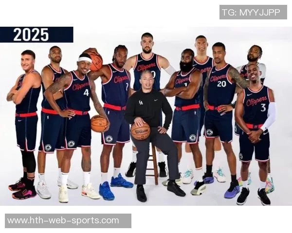 快船备战广州训练照曝光保罗小卡哈登科林斯齐聚场上展现默契